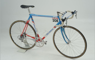 Illustration for article titled 101 Years of Tour de France Bikes Map the Evolution of Cycling